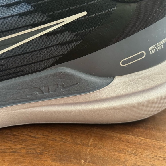 Like New Nike Air Windflo 09 Running Shoe - Picture 6 of 10